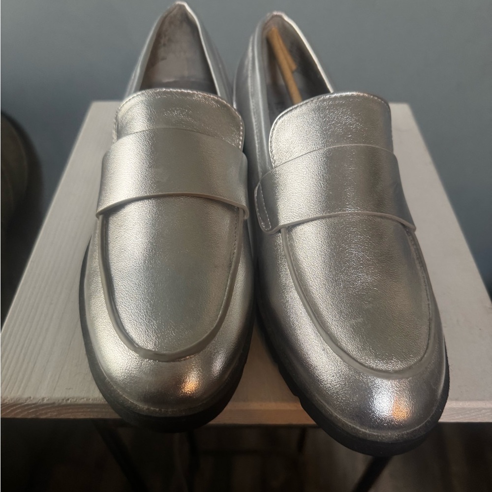 Kenneth Cole Reaction Silver Metallic Flats
